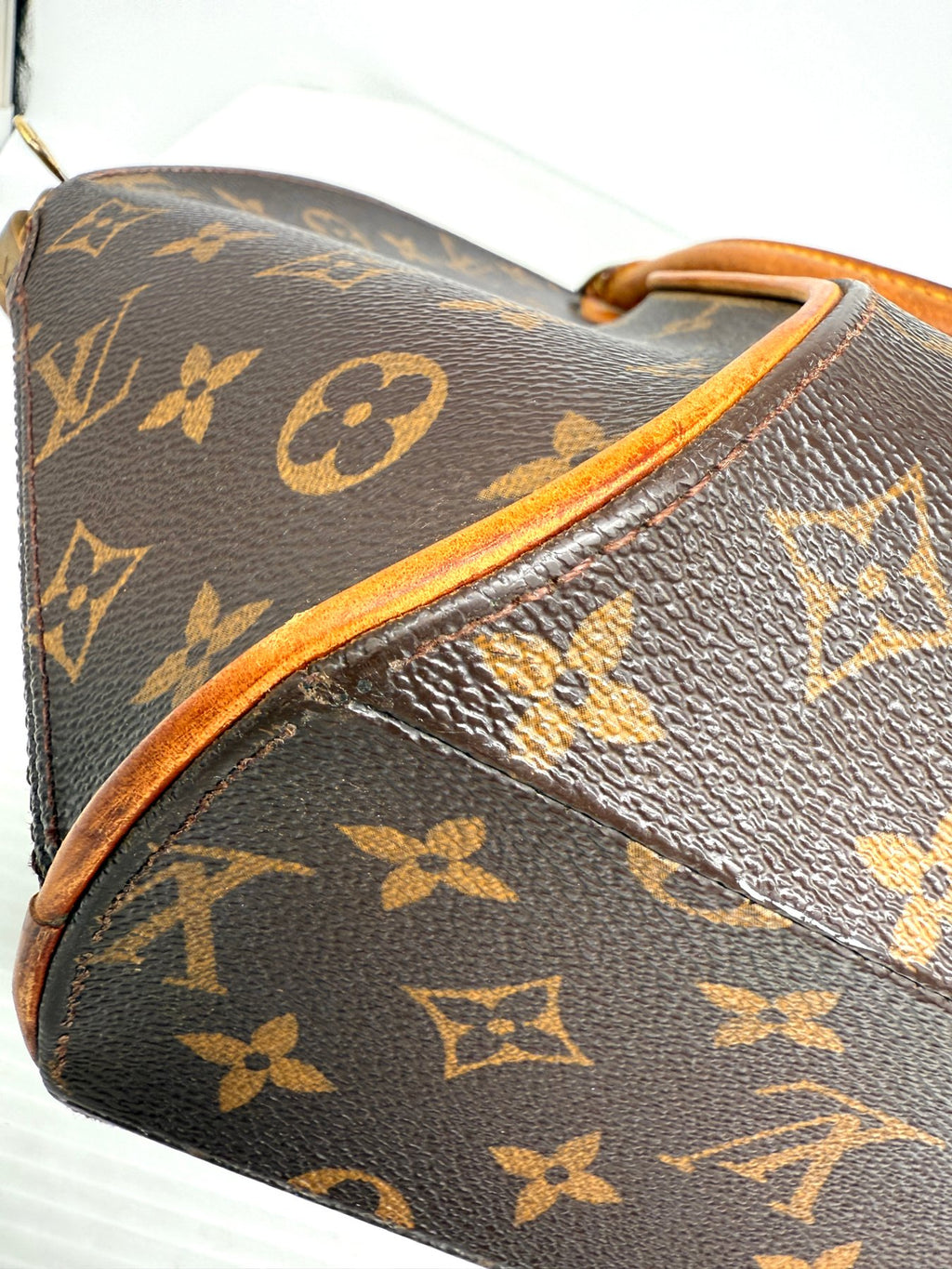 Louis Vuitton Ellipse MM